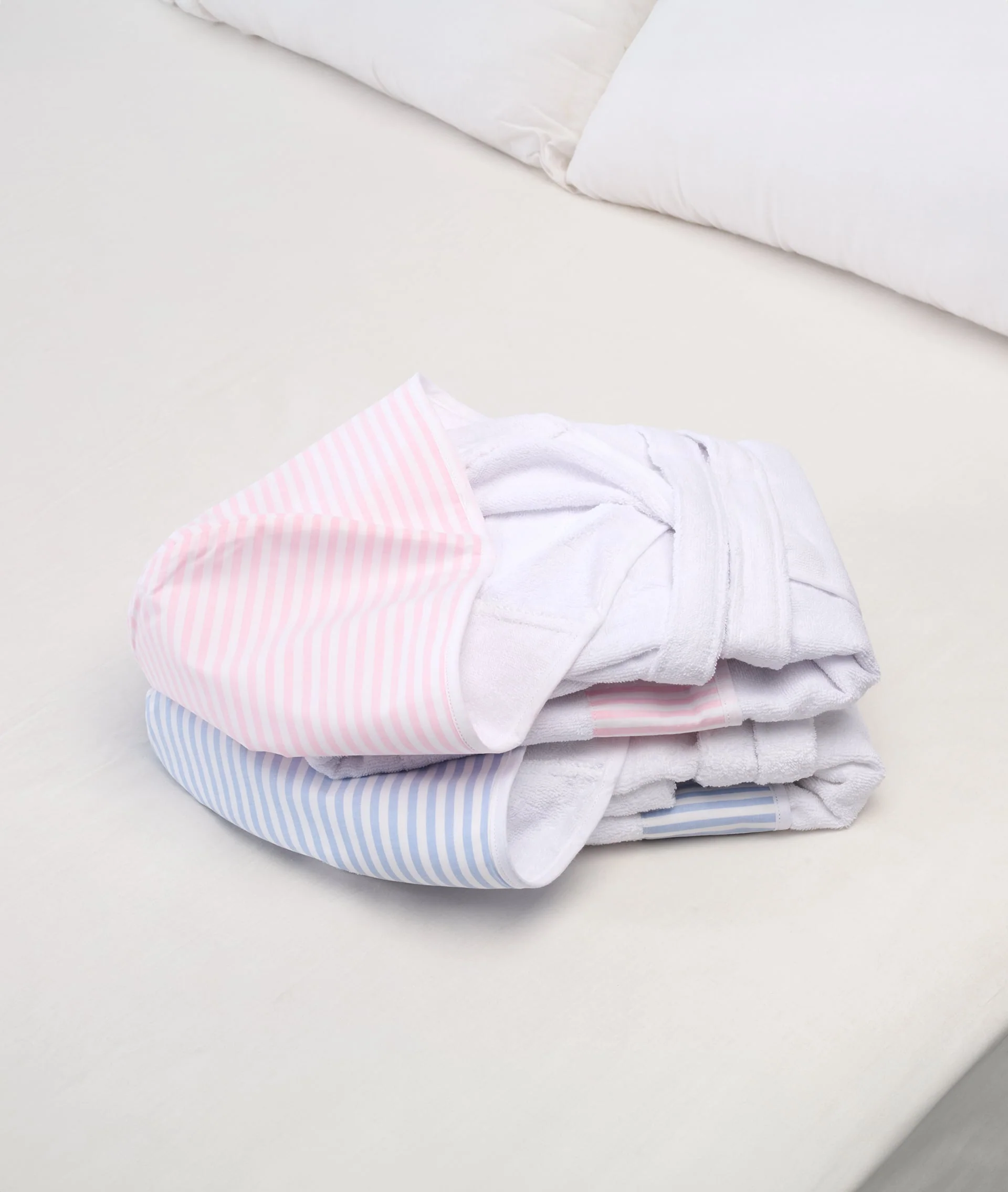 Bathrobe with Hood Leo Pink - Image 5