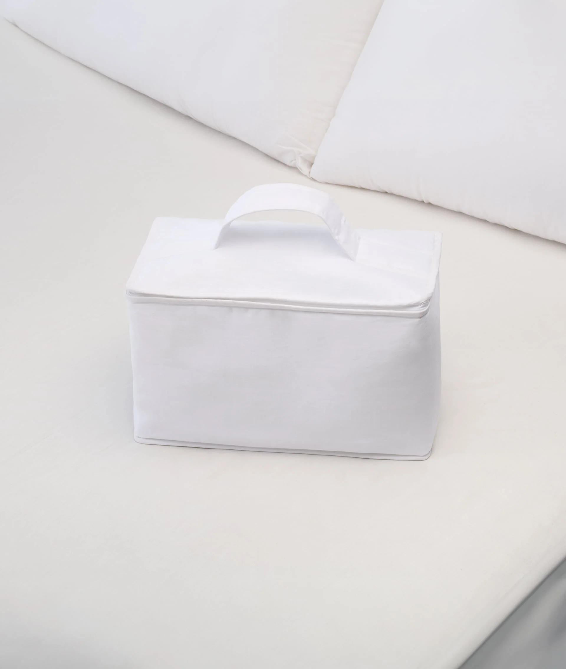 Beauty Case Maxi Camilla with Zipper White - Image 2