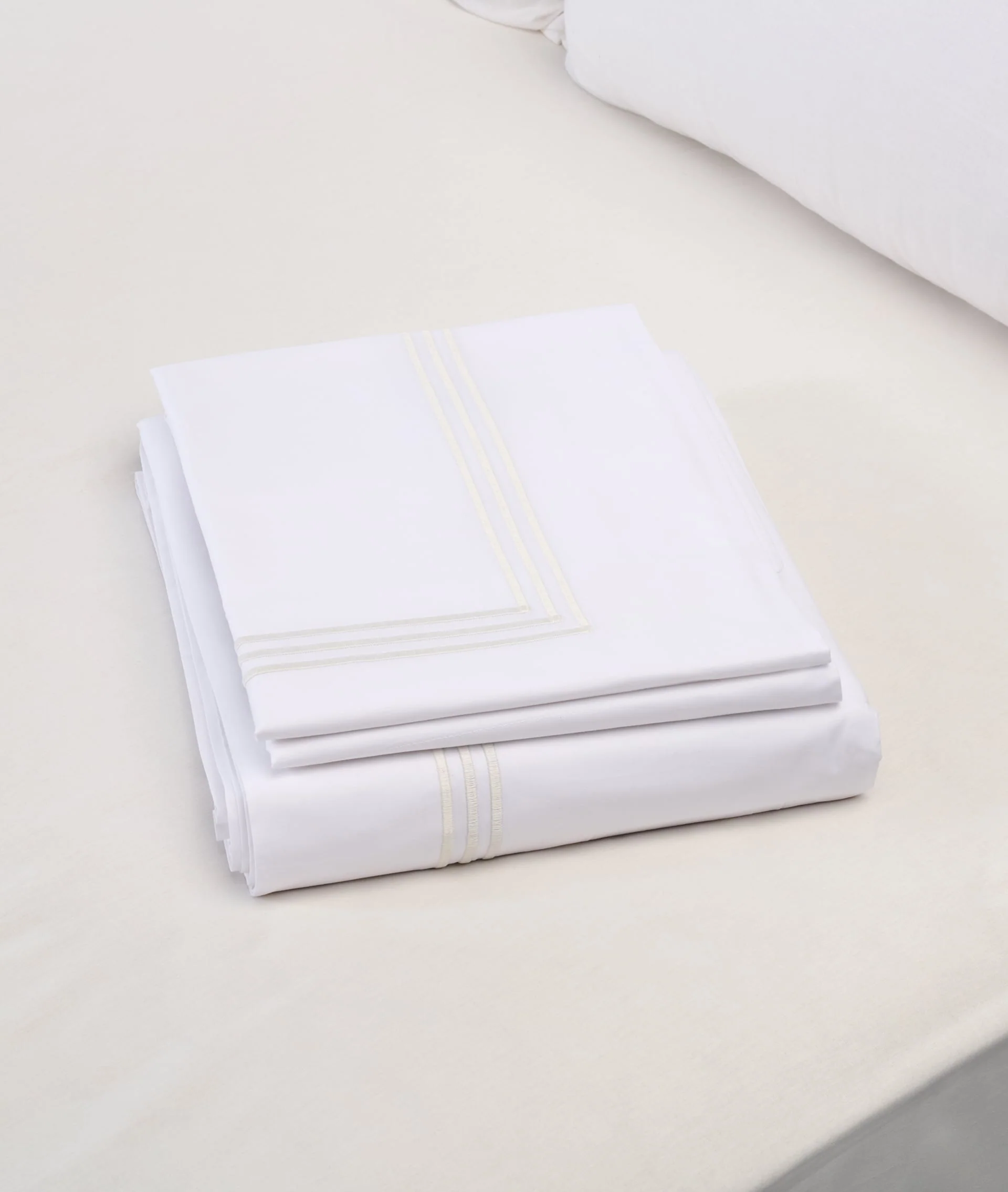 Bed Duvet Cover Set Taviano: Duvet Cover and Pillowcases Cream - Image 3