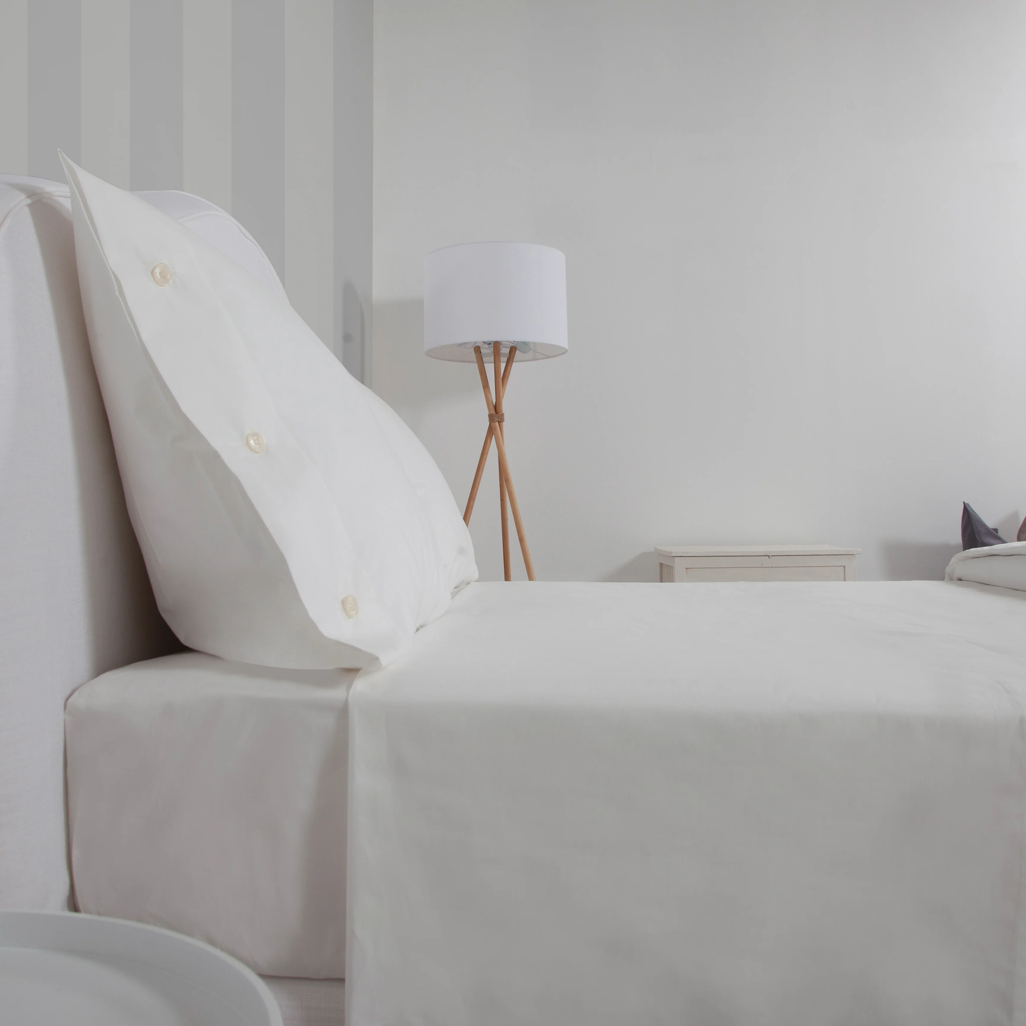 Bed Sheet Set Milano: Sheet and Pillowcases White - Image 3