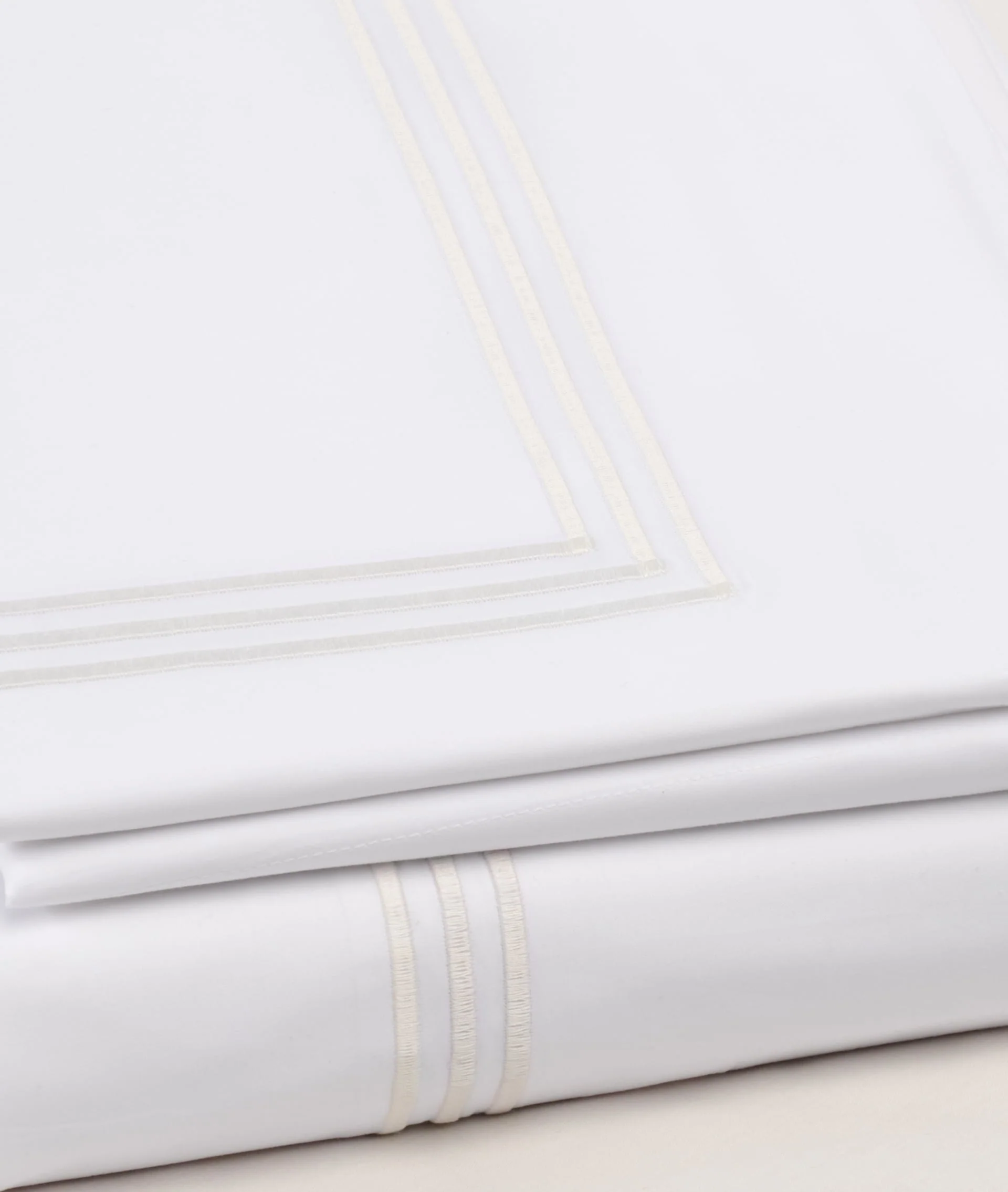 Bed Sheet Set Taviano: Sheet and Pillowcases Cream - Image 3