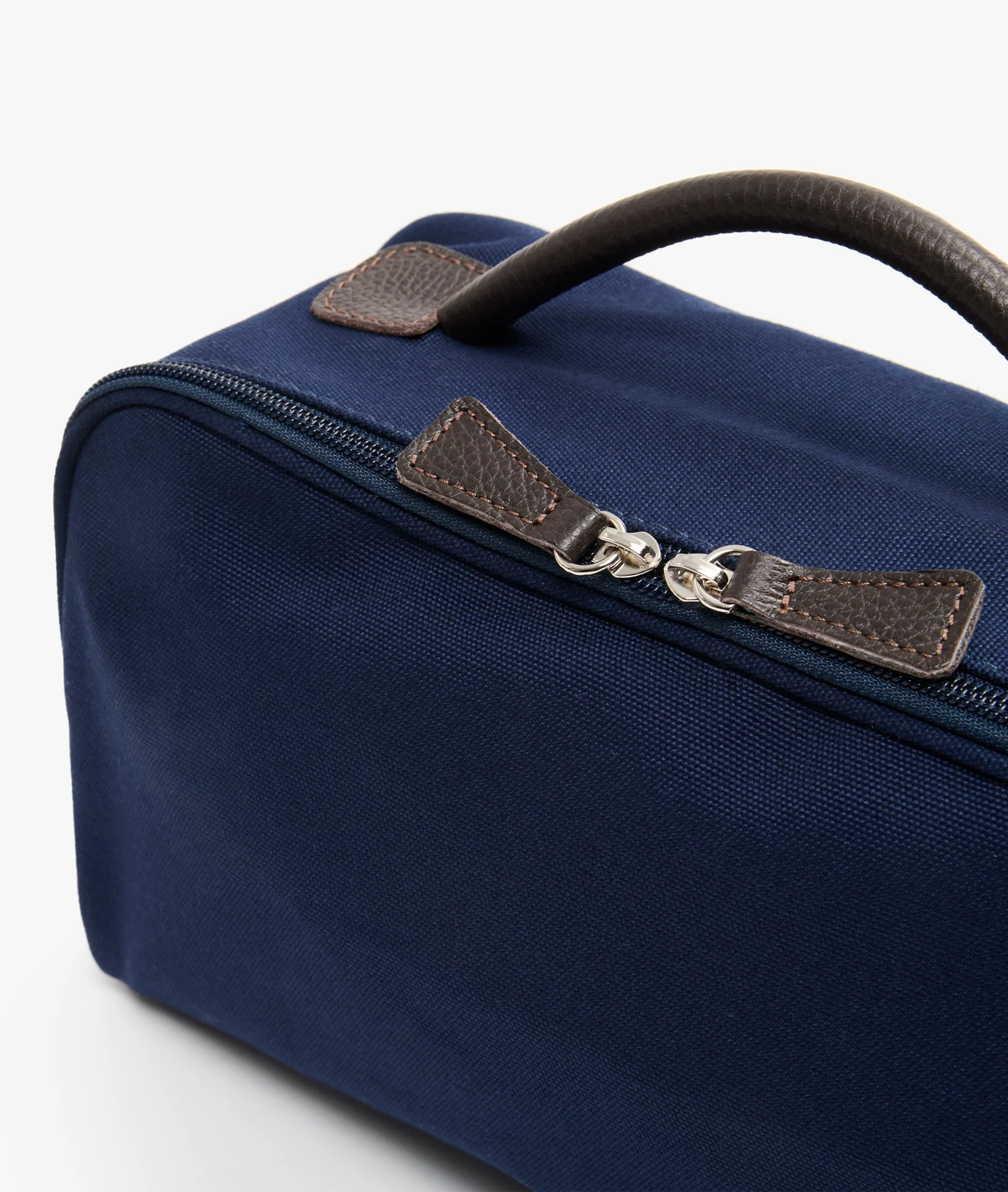 Berkeley Beauty Case - Maxi in Dark Blue - Image 3