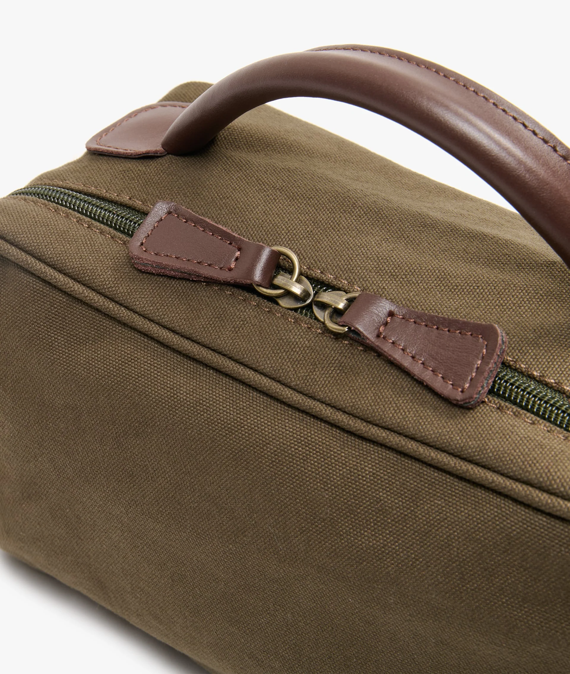 Berkeley Beauty Case Safari in Olive - Image 3