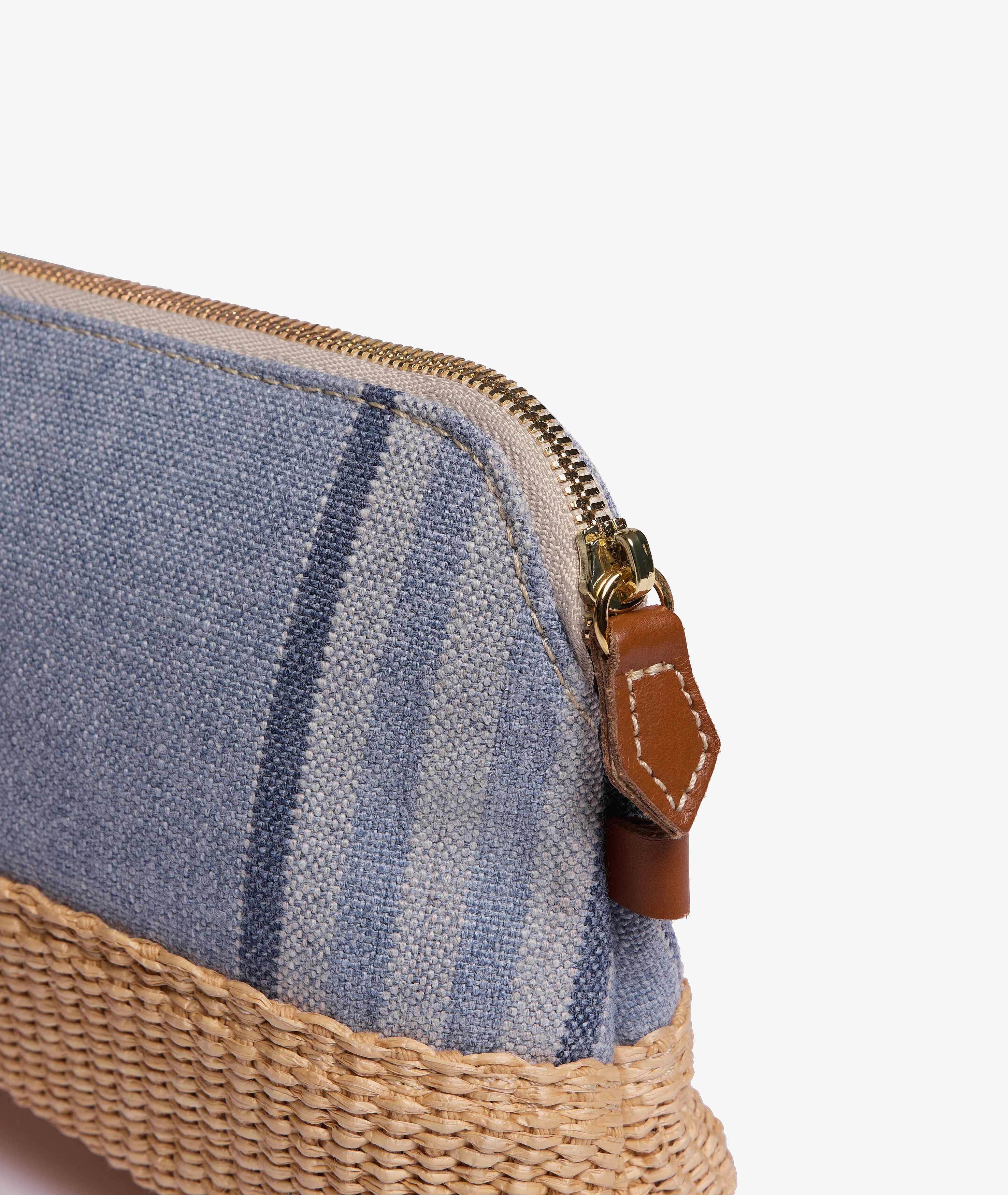 Trousse Medium Antibes in Powder Blue - Image 4