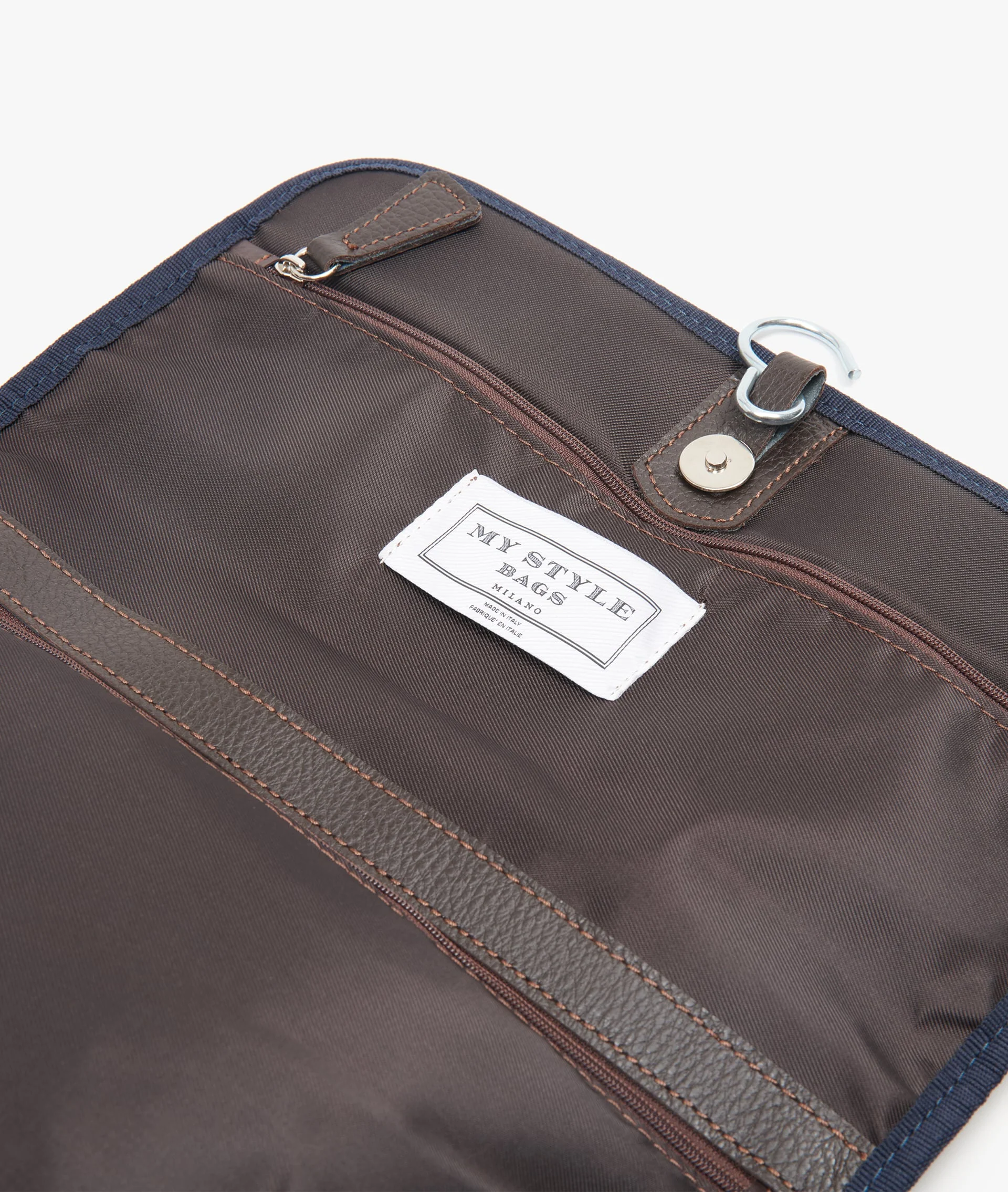 Travel Beauty Case - Image 3