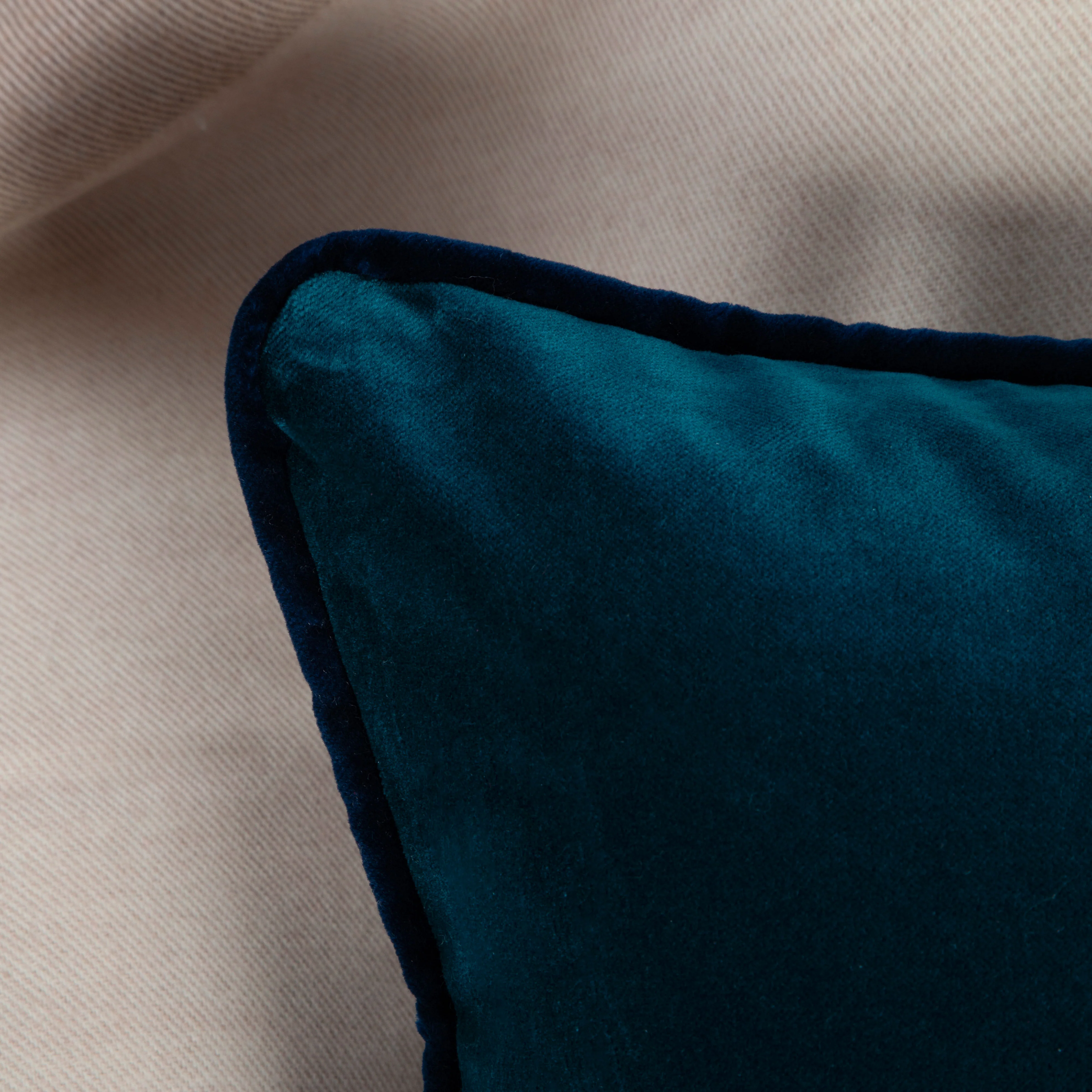 Cushion in Avio Velvet 30x40  - Image 2
