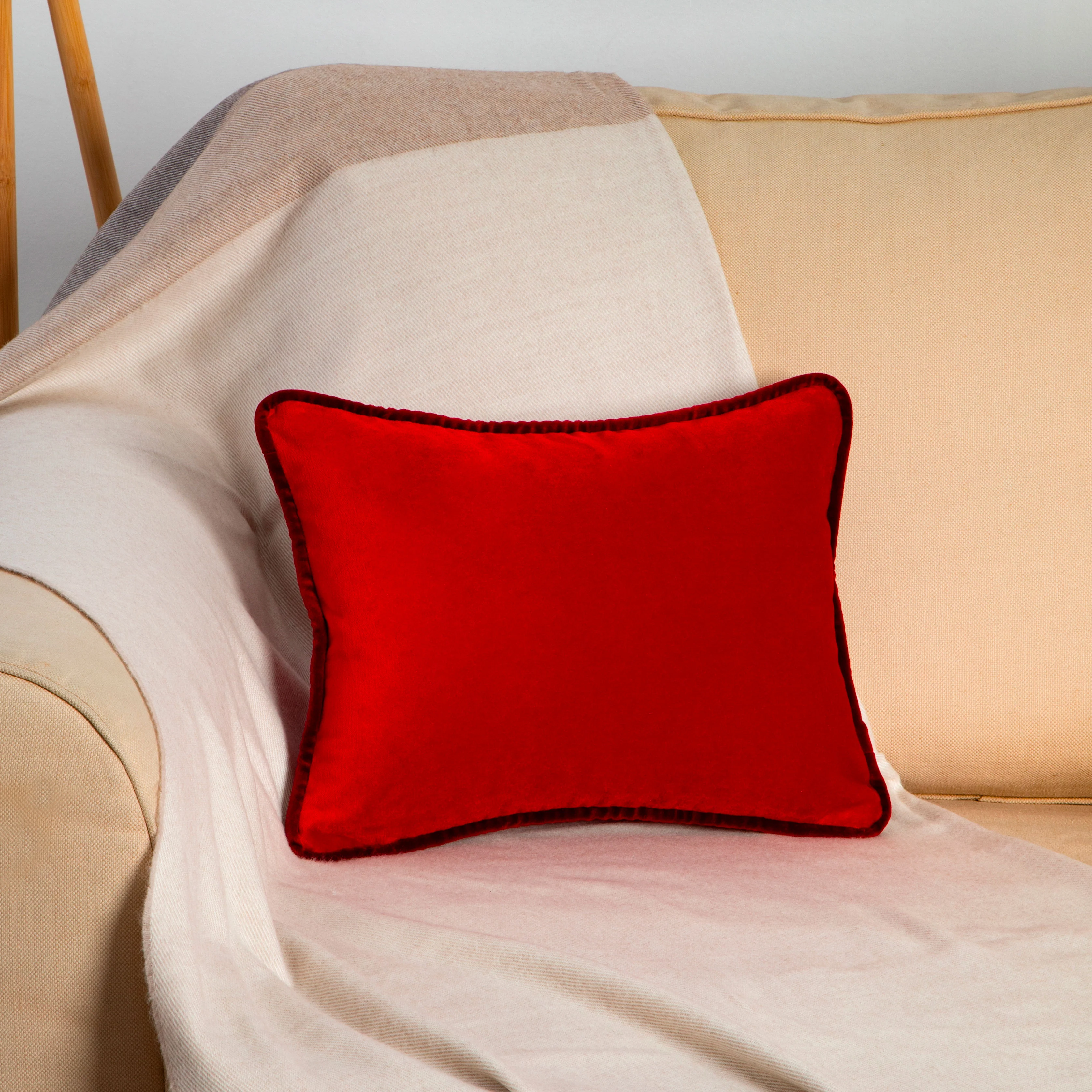 Cushion in Red Velvet 30x40