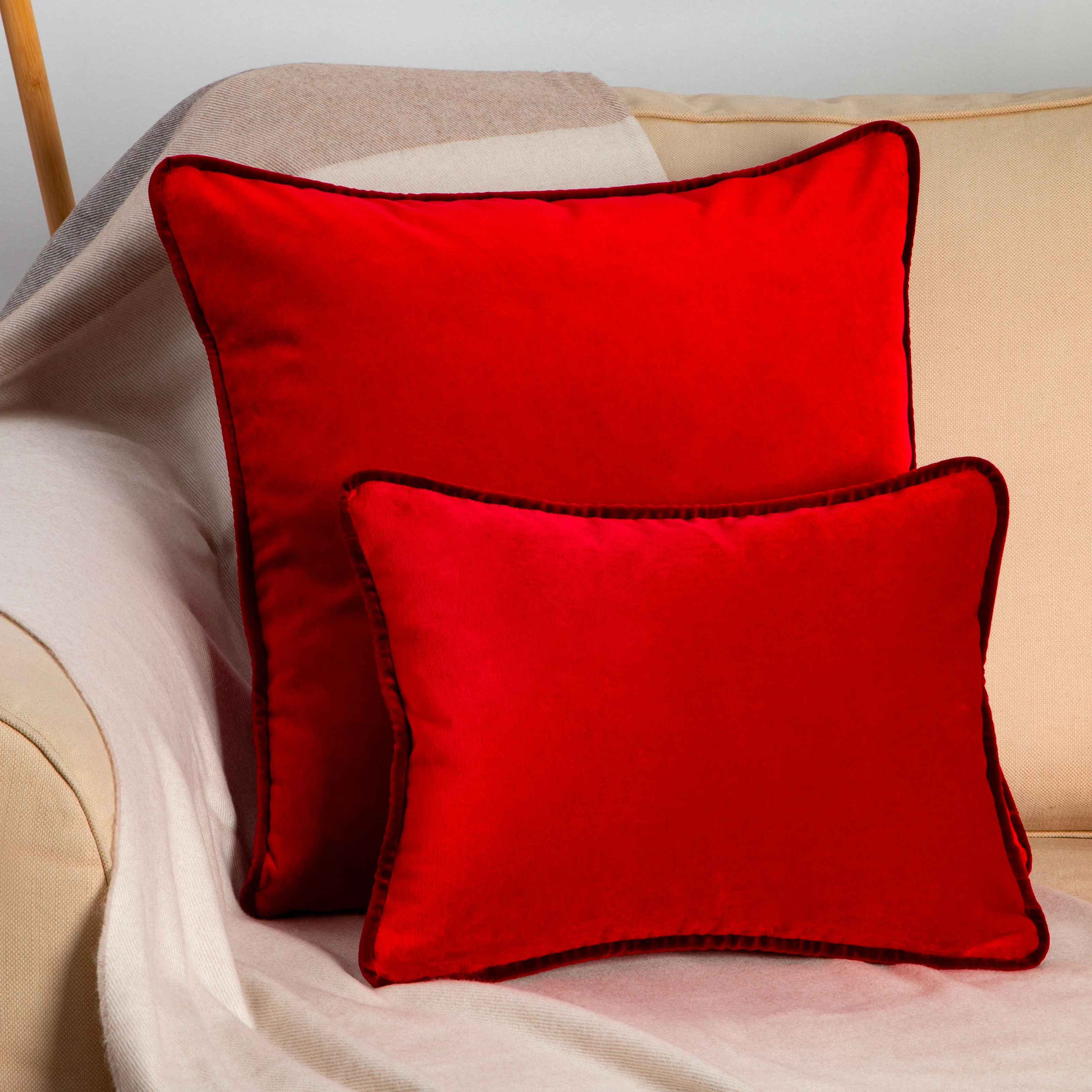 Cushion in Red Velvet 30x40 - Image 3