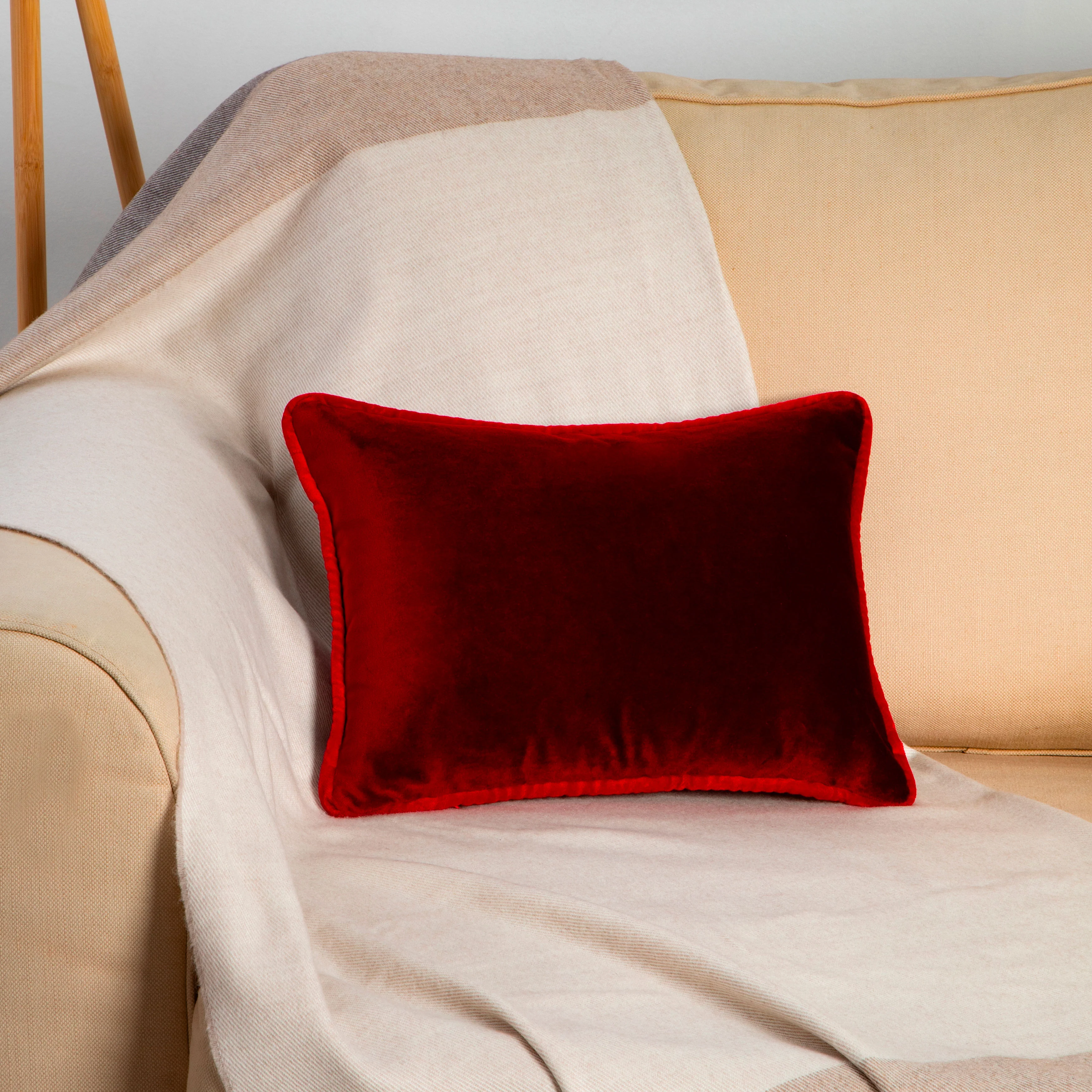 Cushion in Burgundy Velvet 30x40