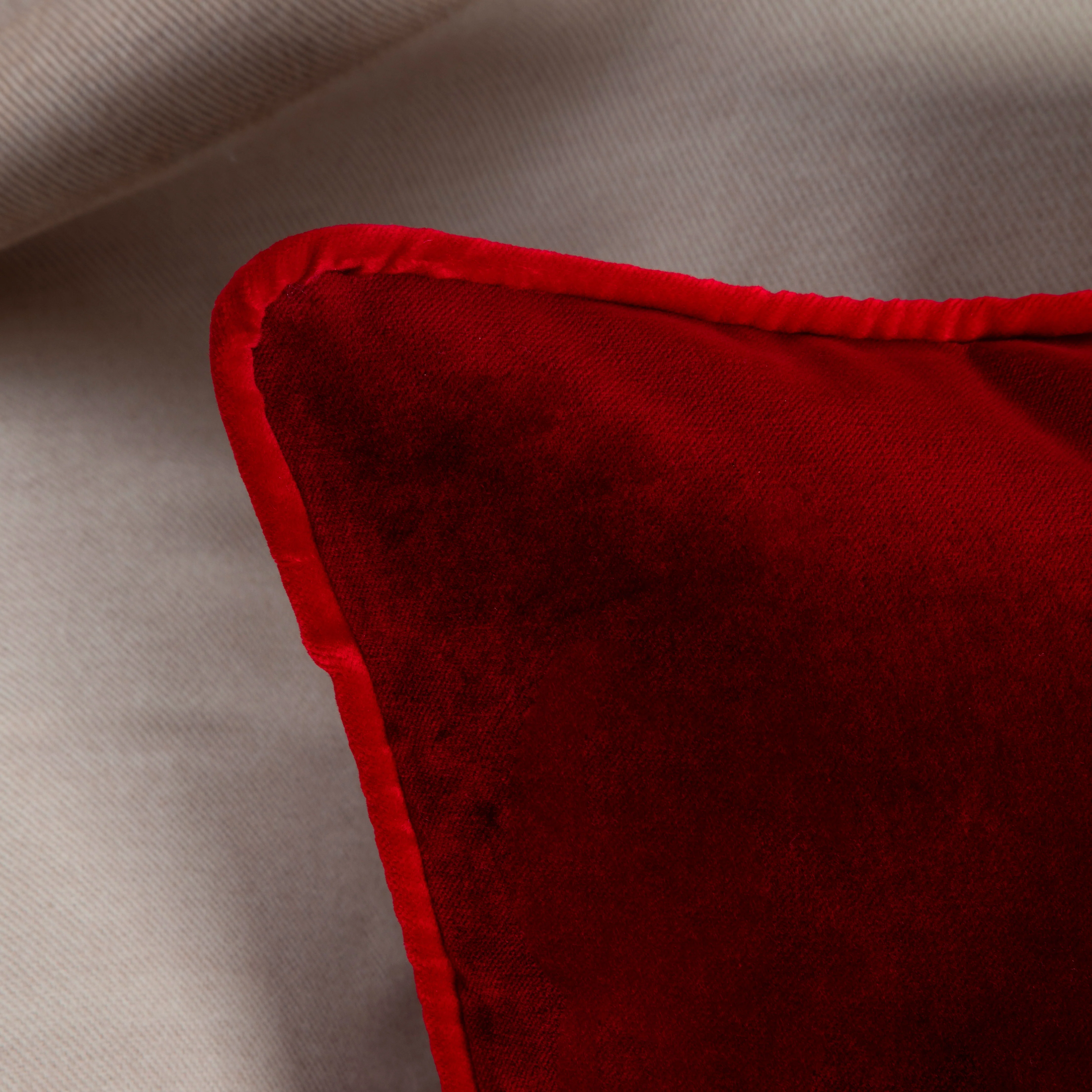 Cushion in Burgundy Velvet 30x40 - Image 2