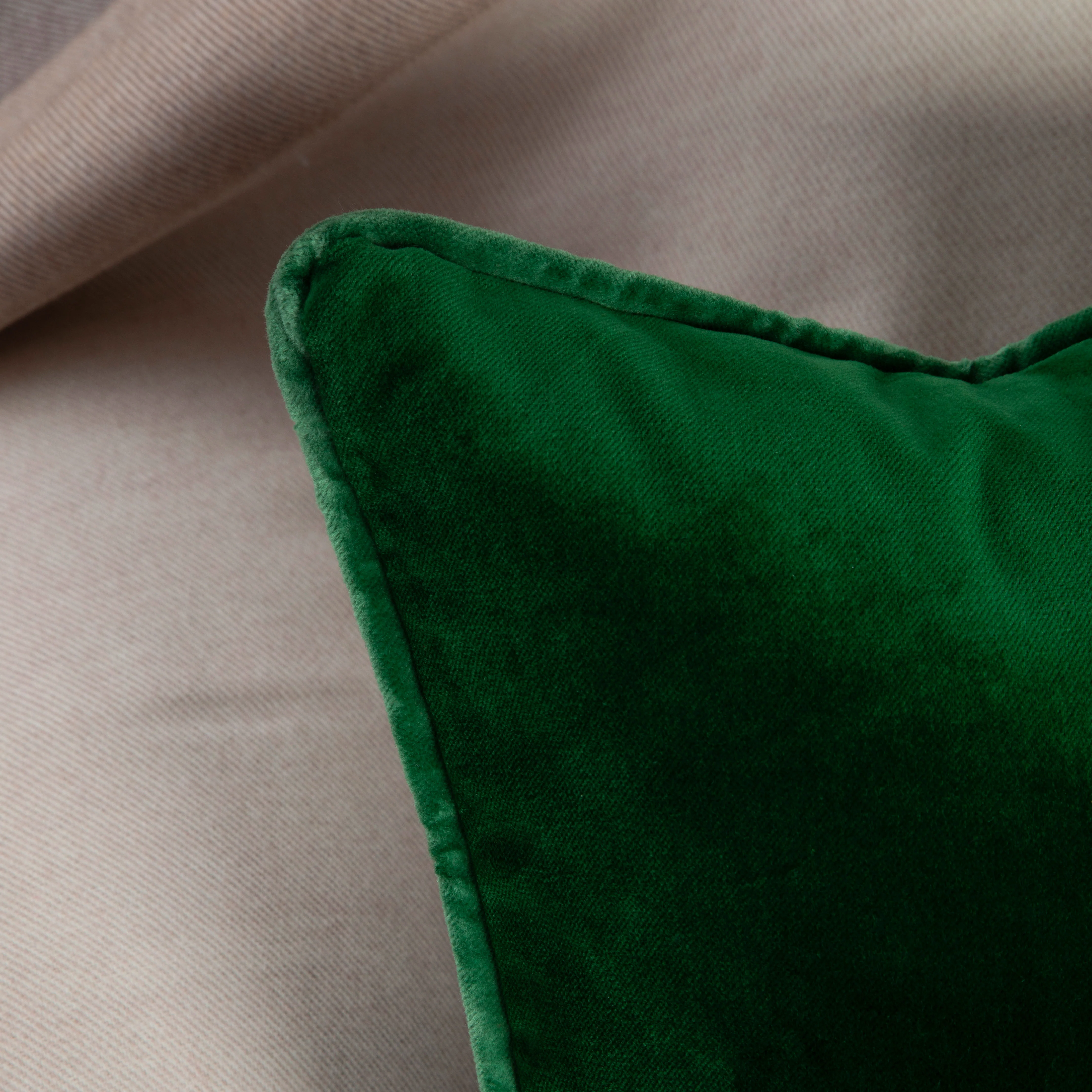 Cushion in Forest Green Velvet 50x50 - Image 2
