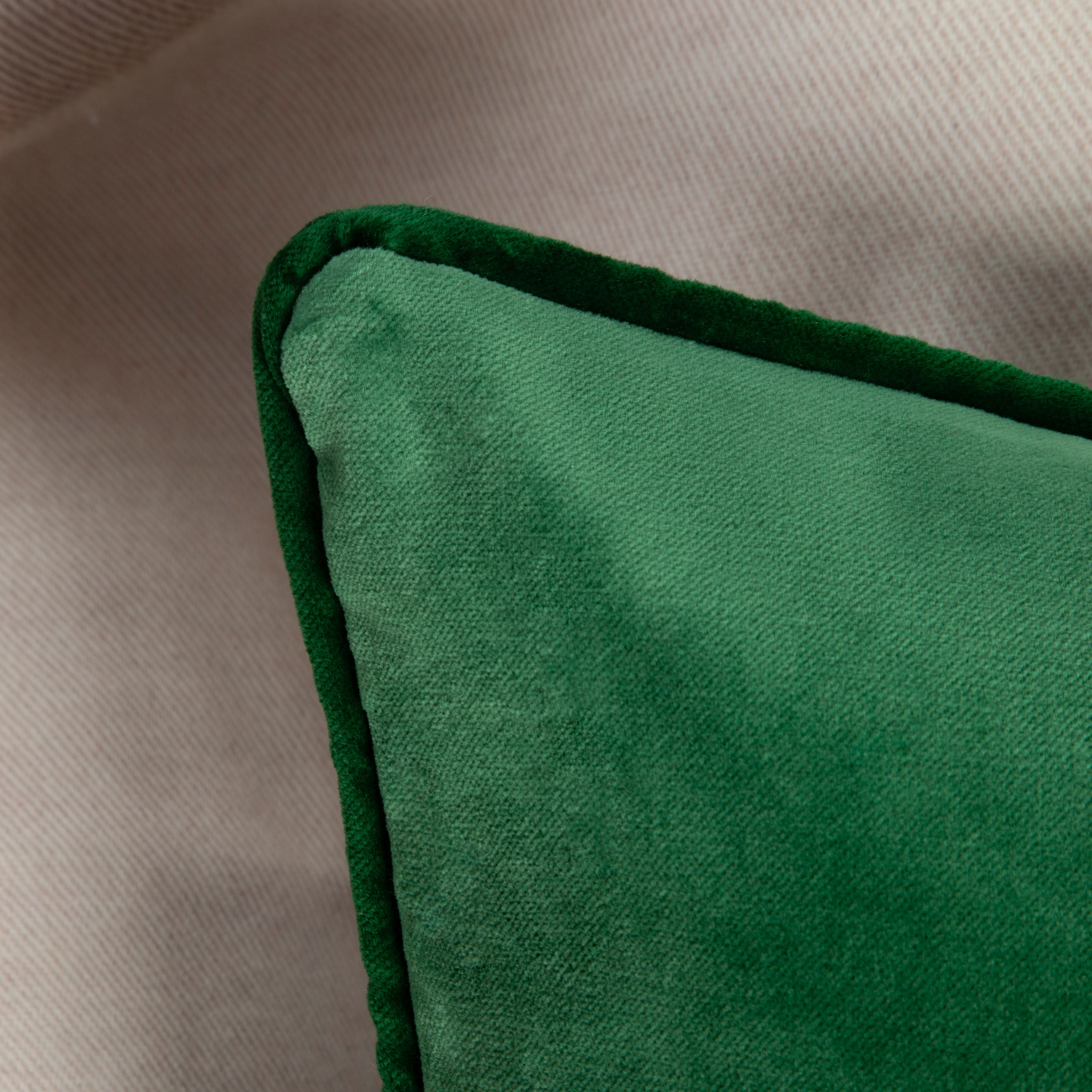 Cushion in light green velvet 30x40 - Image 3