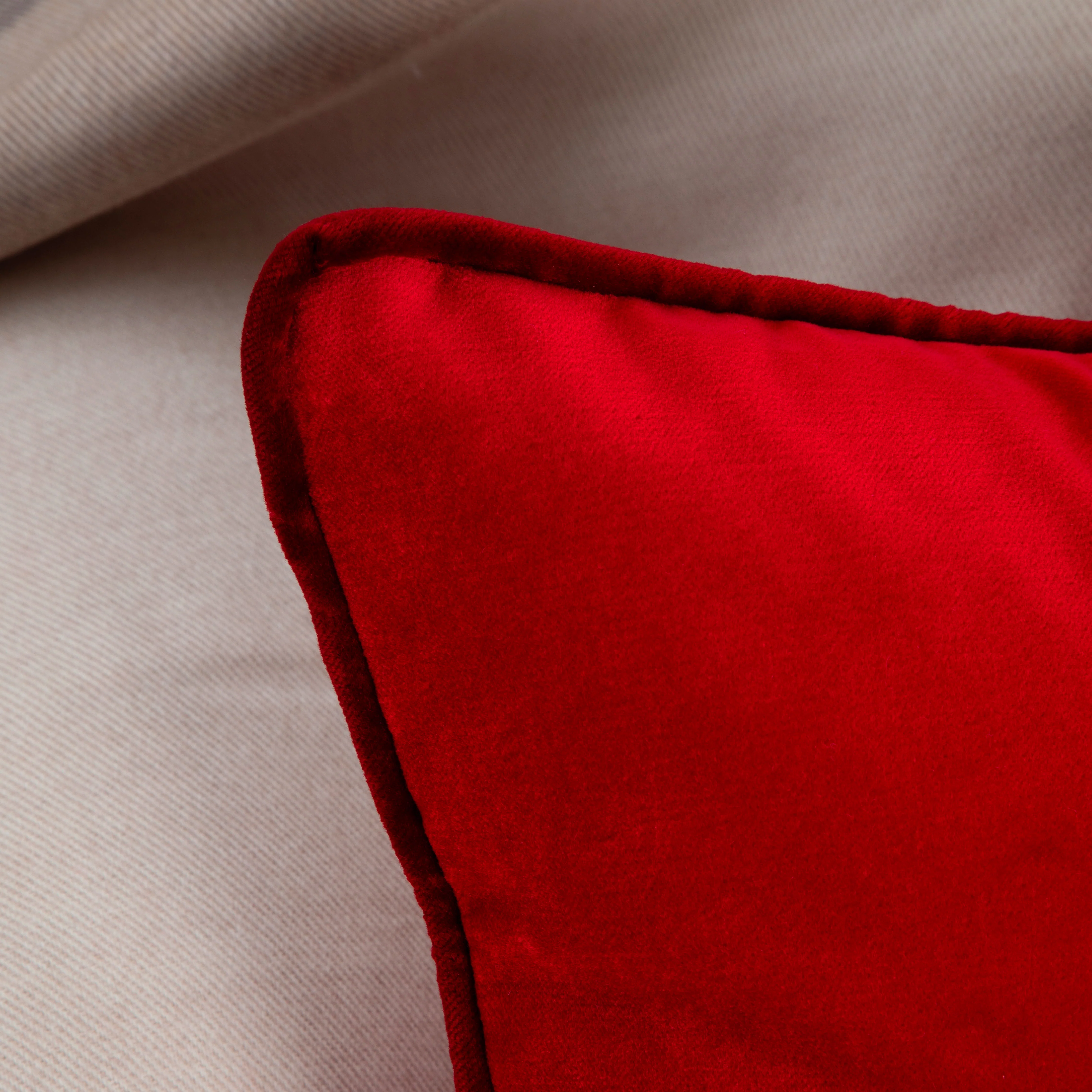 Cushion in Red Velvet 50x50 - Image 2