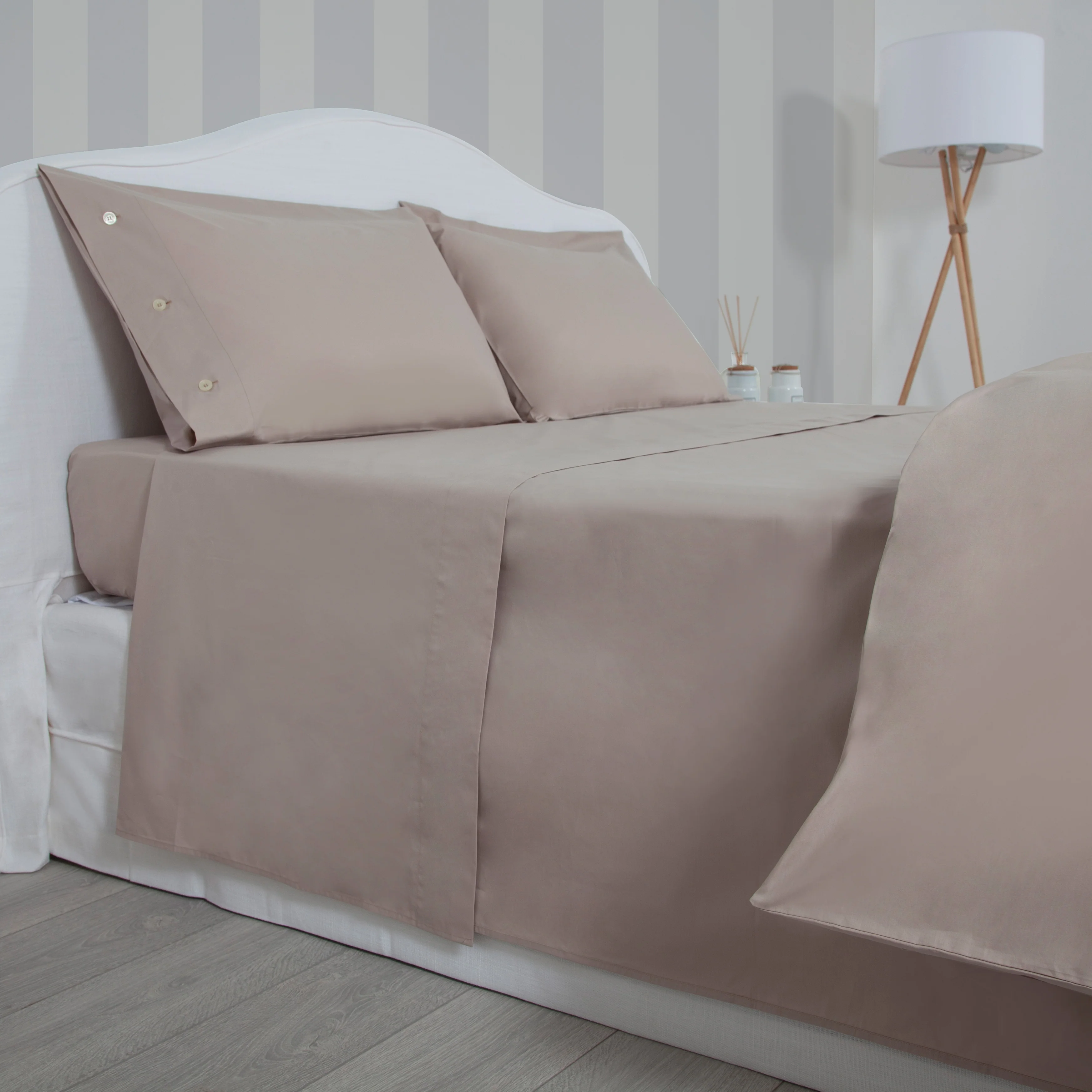 Bed Sheet Set Milano: Sheet and Pillowcases Raw - Image 2