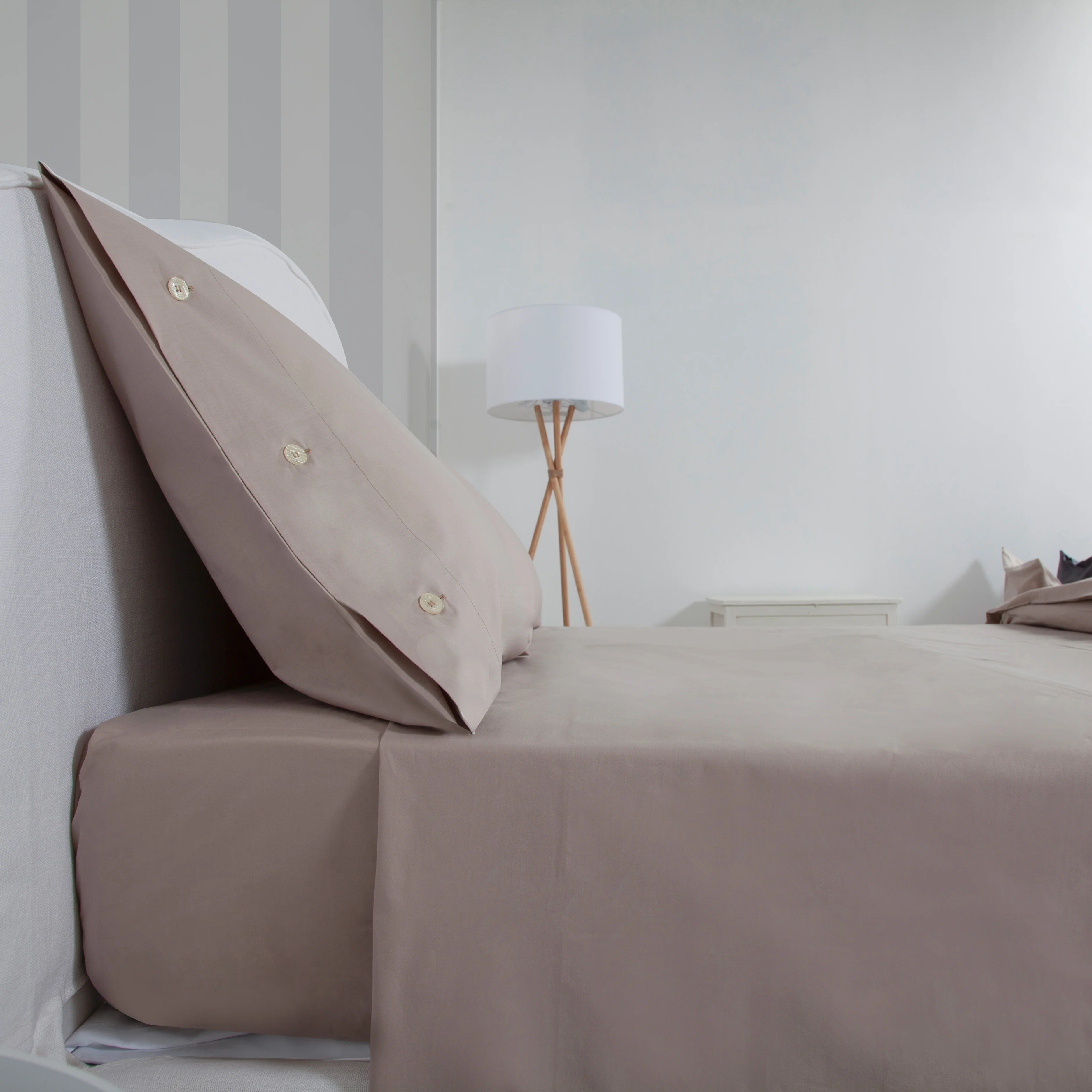 Bed Sheet Set Milano: Sheet and Pillowcases Raw - Image 3