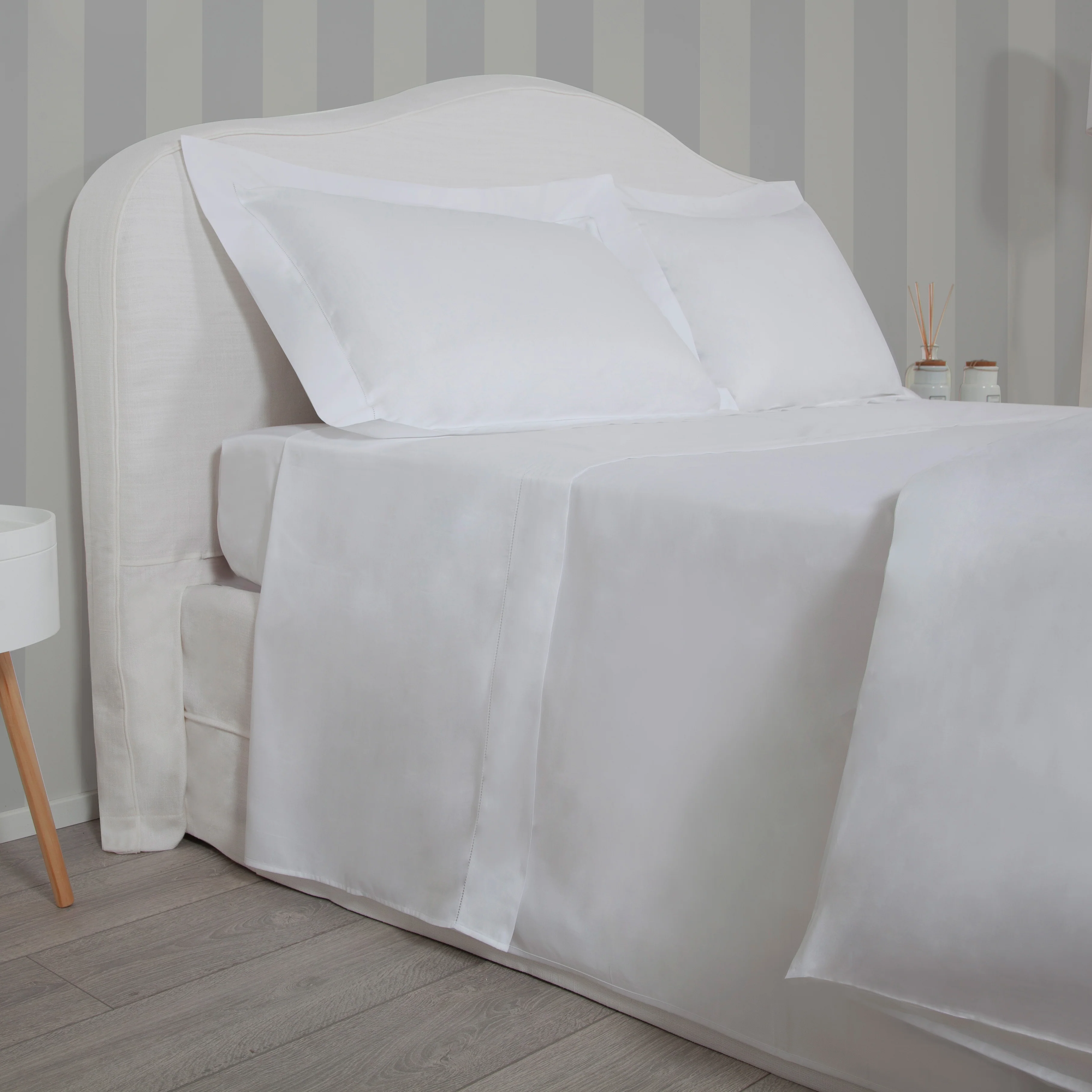 Parure Roma: Set of Sheet, Under-sheet and Pillowcases White - Image 2