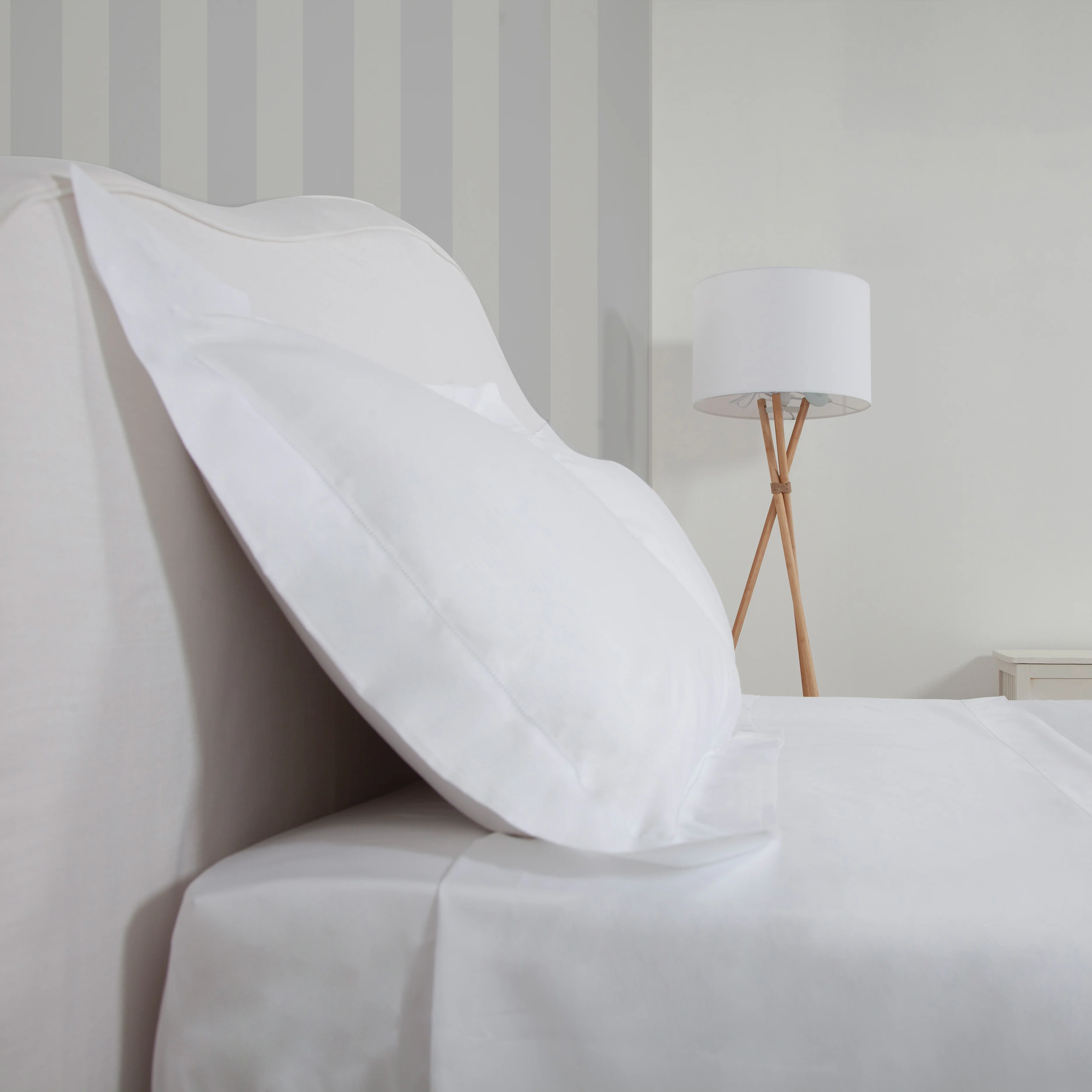 Parure Roma: Set of Sheet, Under-sheet and Pillowcases White - Image 3