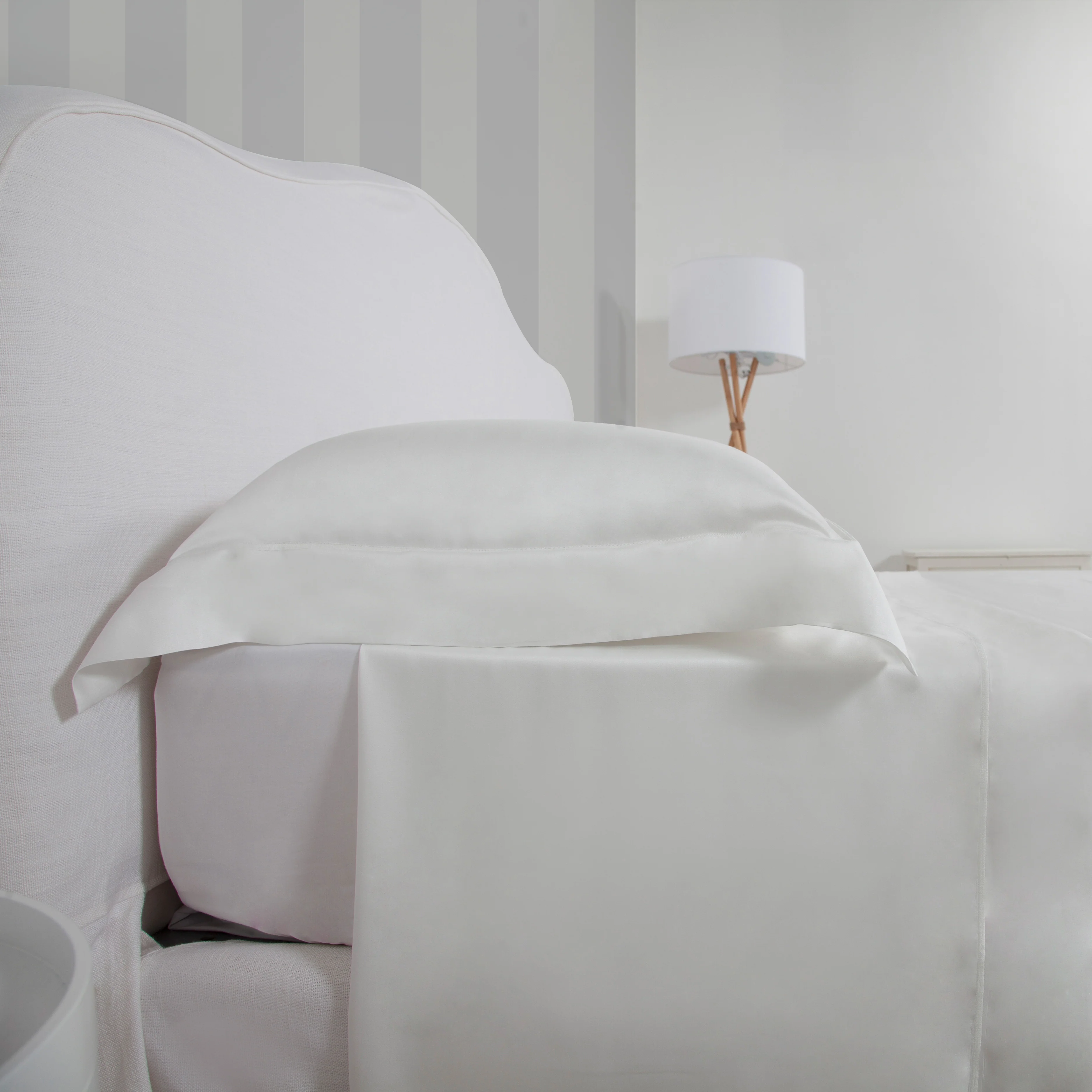 Parure Venezia: Set of Sheet, Under-sheet and Pillowcases White - Image 2
