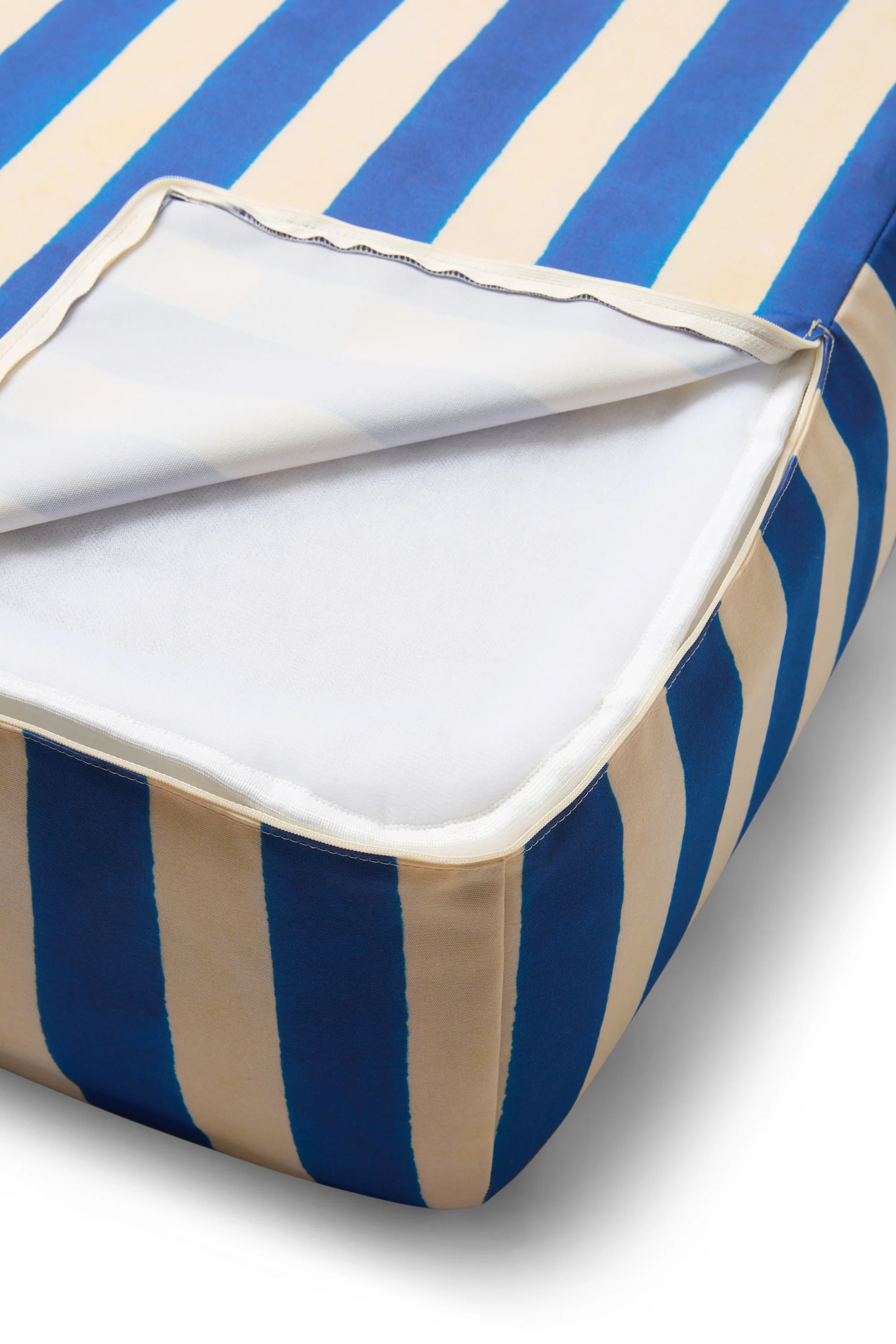 Pet Bed Medium Blue X Lisa Corti - Image 3