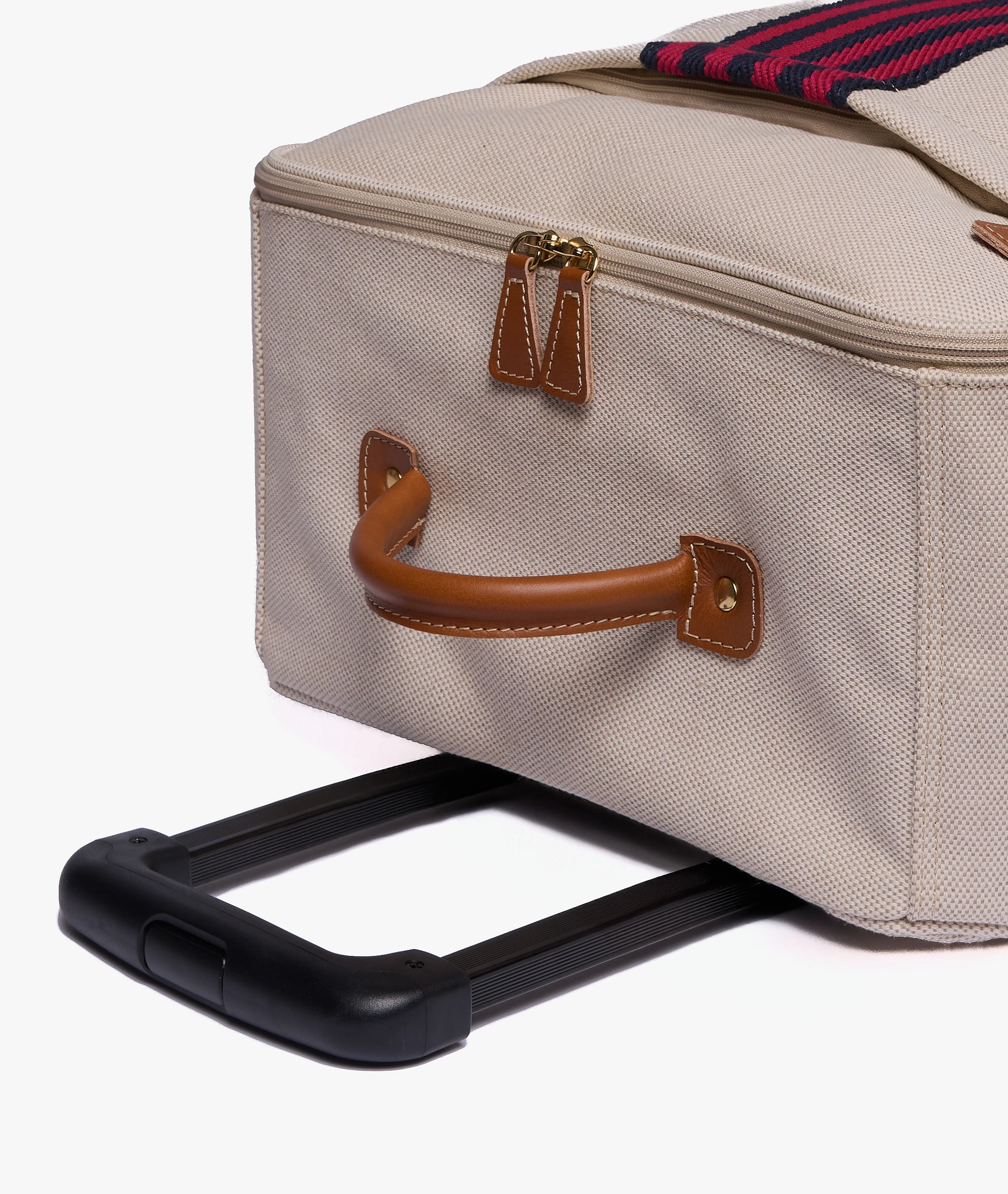 Suitcase Heritage in Panamone - Image 3